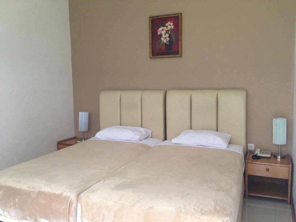 Gondia Guesthouse Cakarta Oda fotoğraf